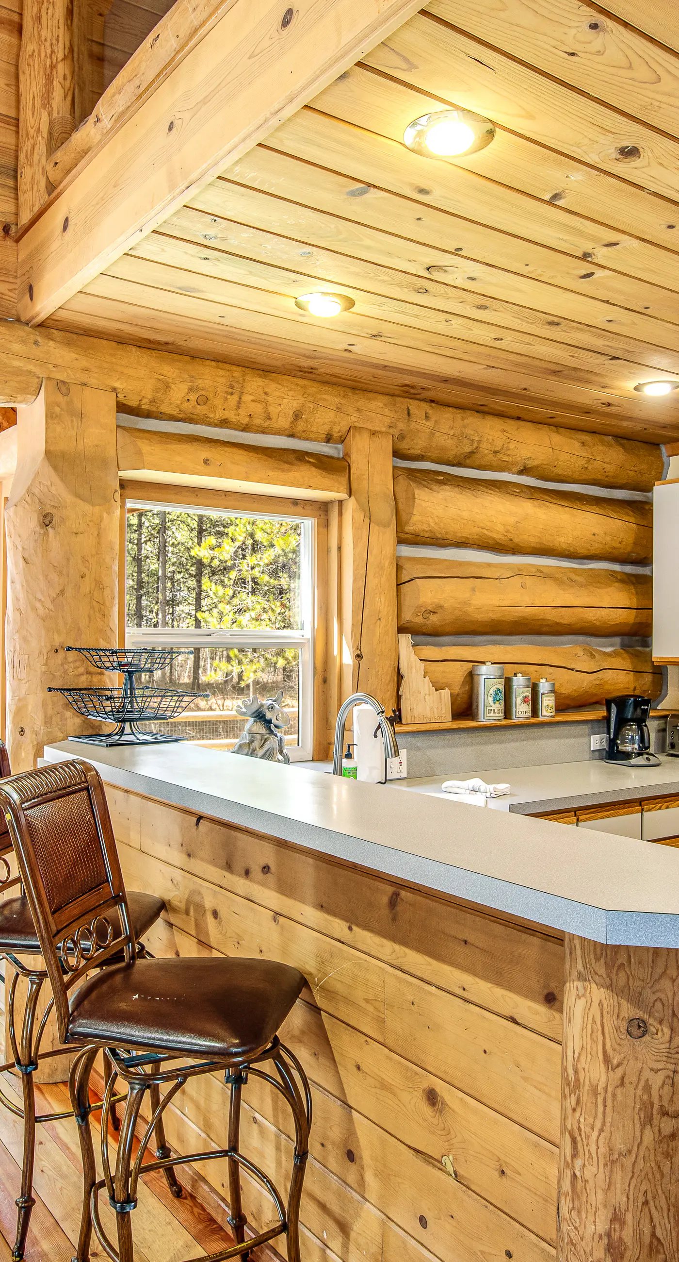 Charming McCall Retreat - Hot Tub & Lake Access