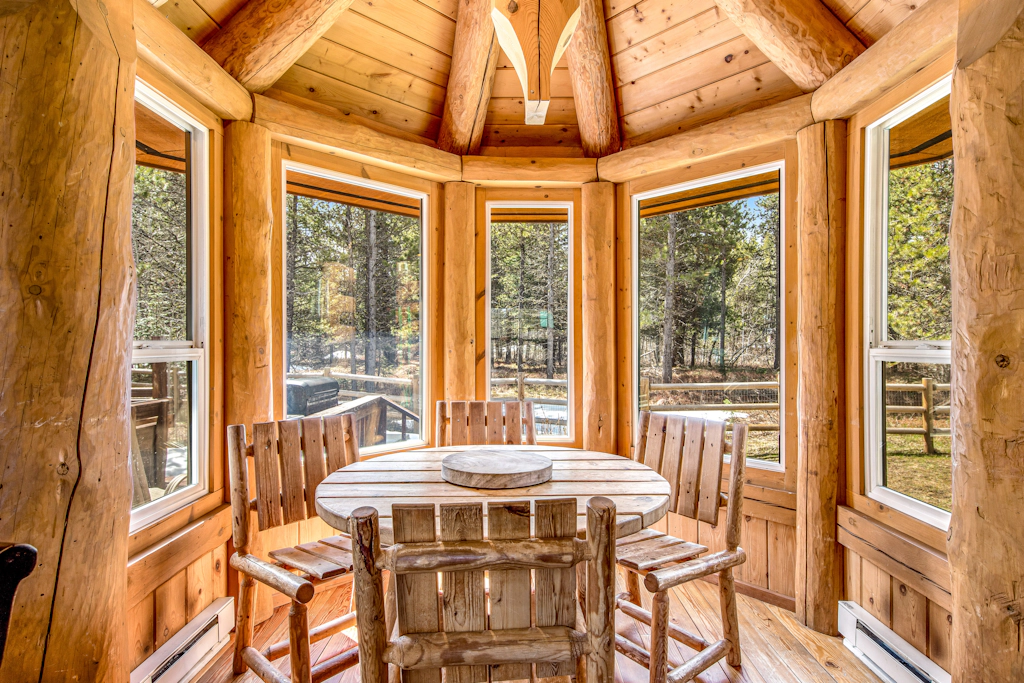 Charming McCall Retreat - Hot Tub & Lake Access