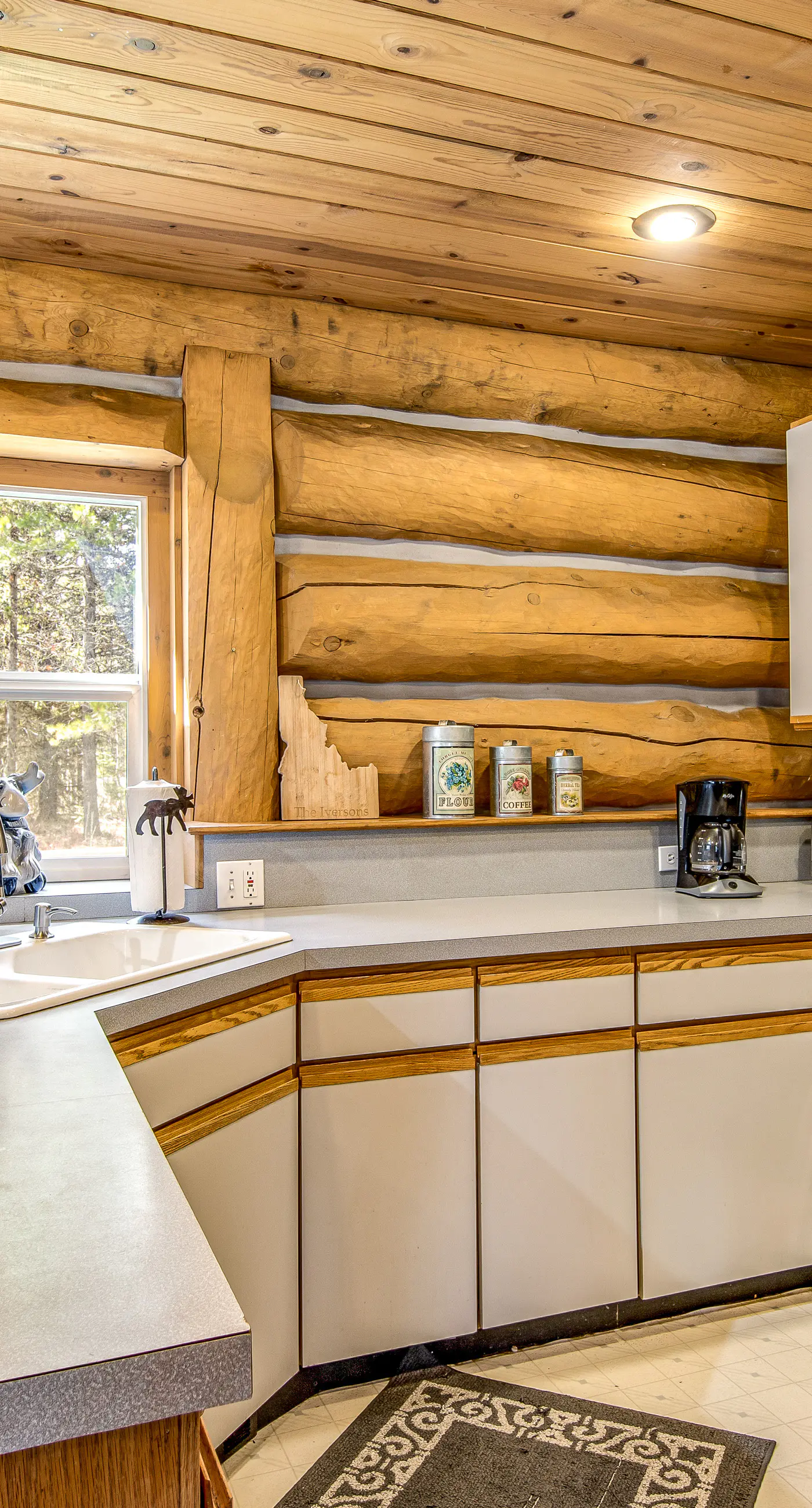 Charming McCall Retreat - Hot Tub & Lake Access