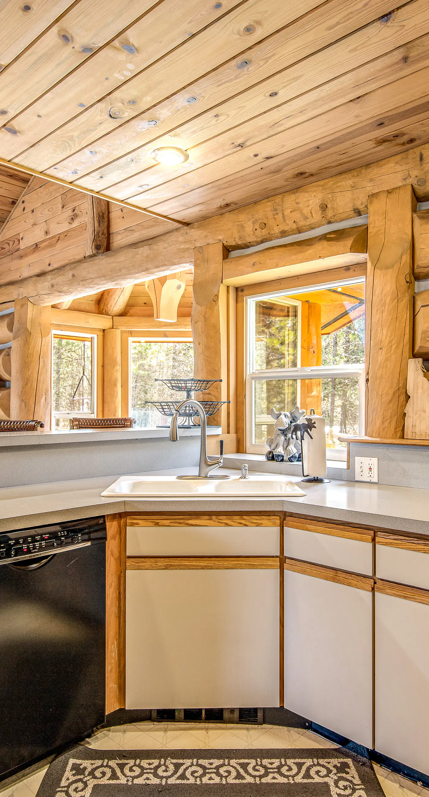 Charming McCall Retreat - Hot Tub & Lake Access