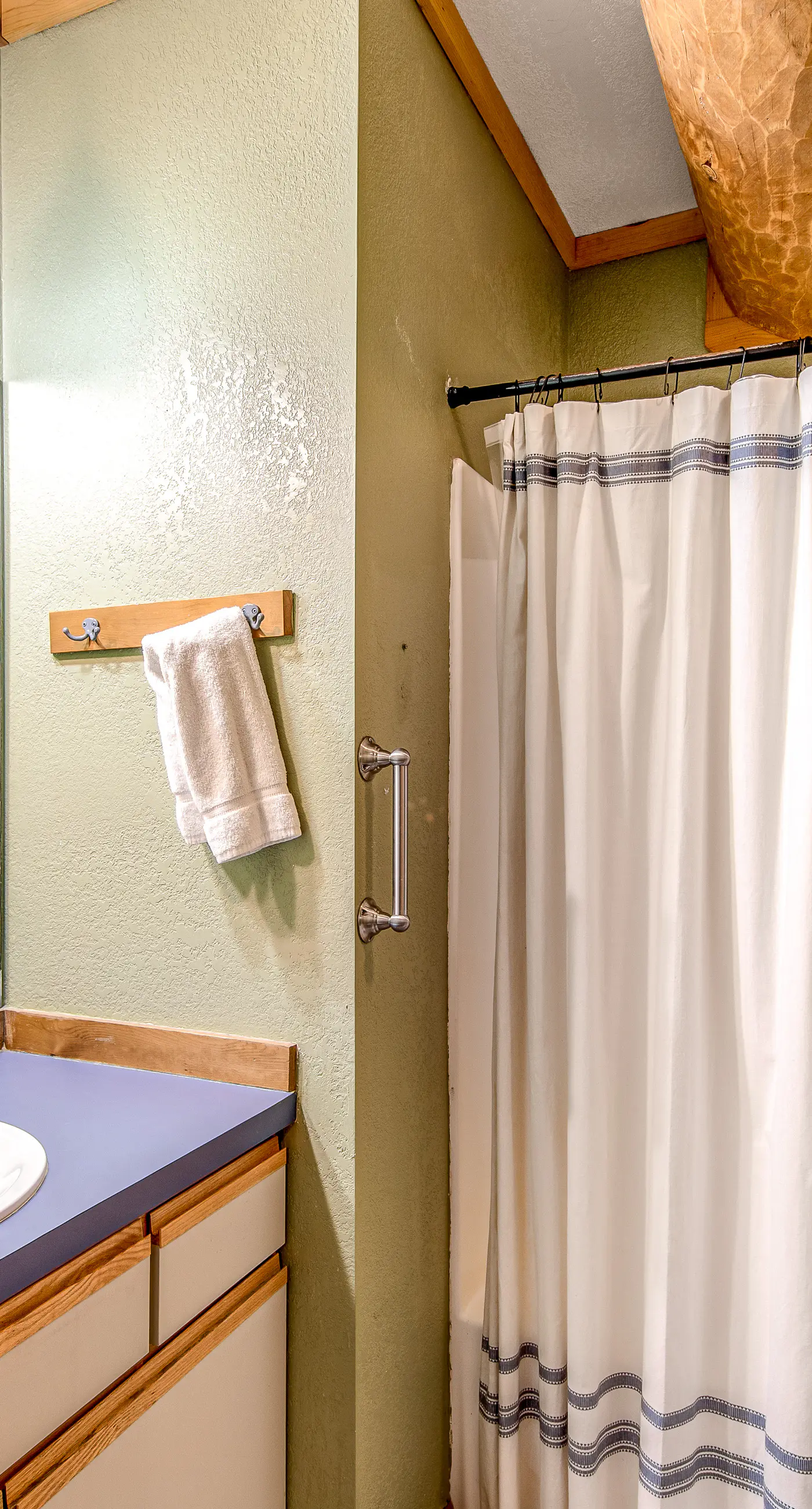 Charming McCall Retreat - Hot Tub & Lake Access