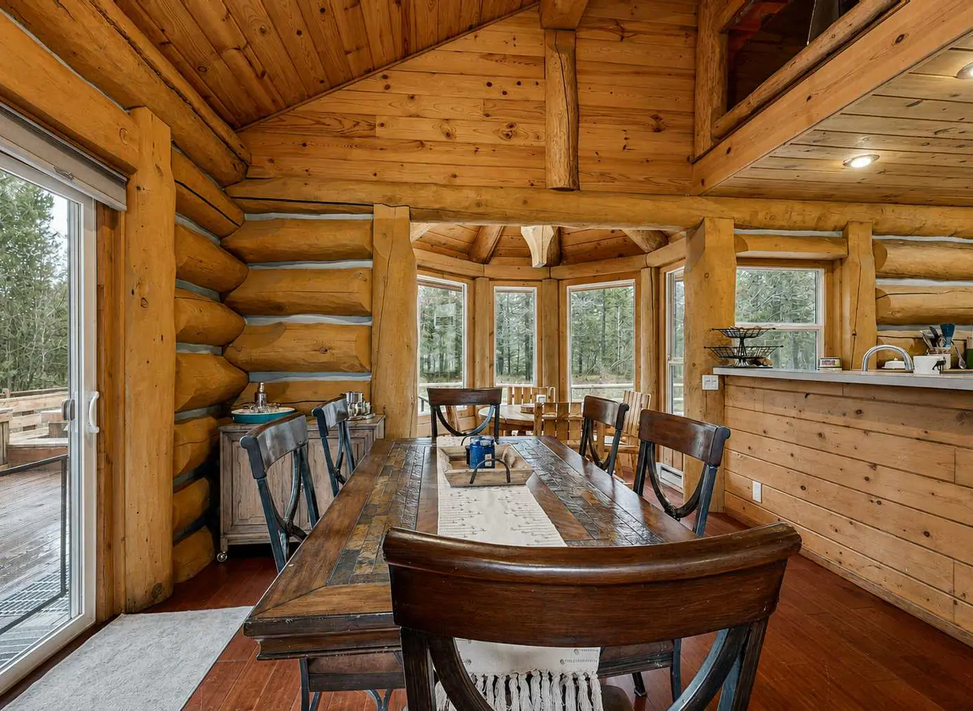 Log Cabin Retreat | Hot Tub, Fire Pit & Near Lake