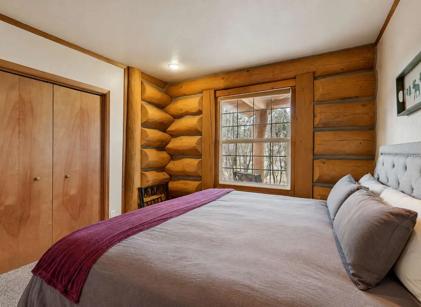 Log Cabin Retreat | Hot Tub, Fire Pit & Near Lake