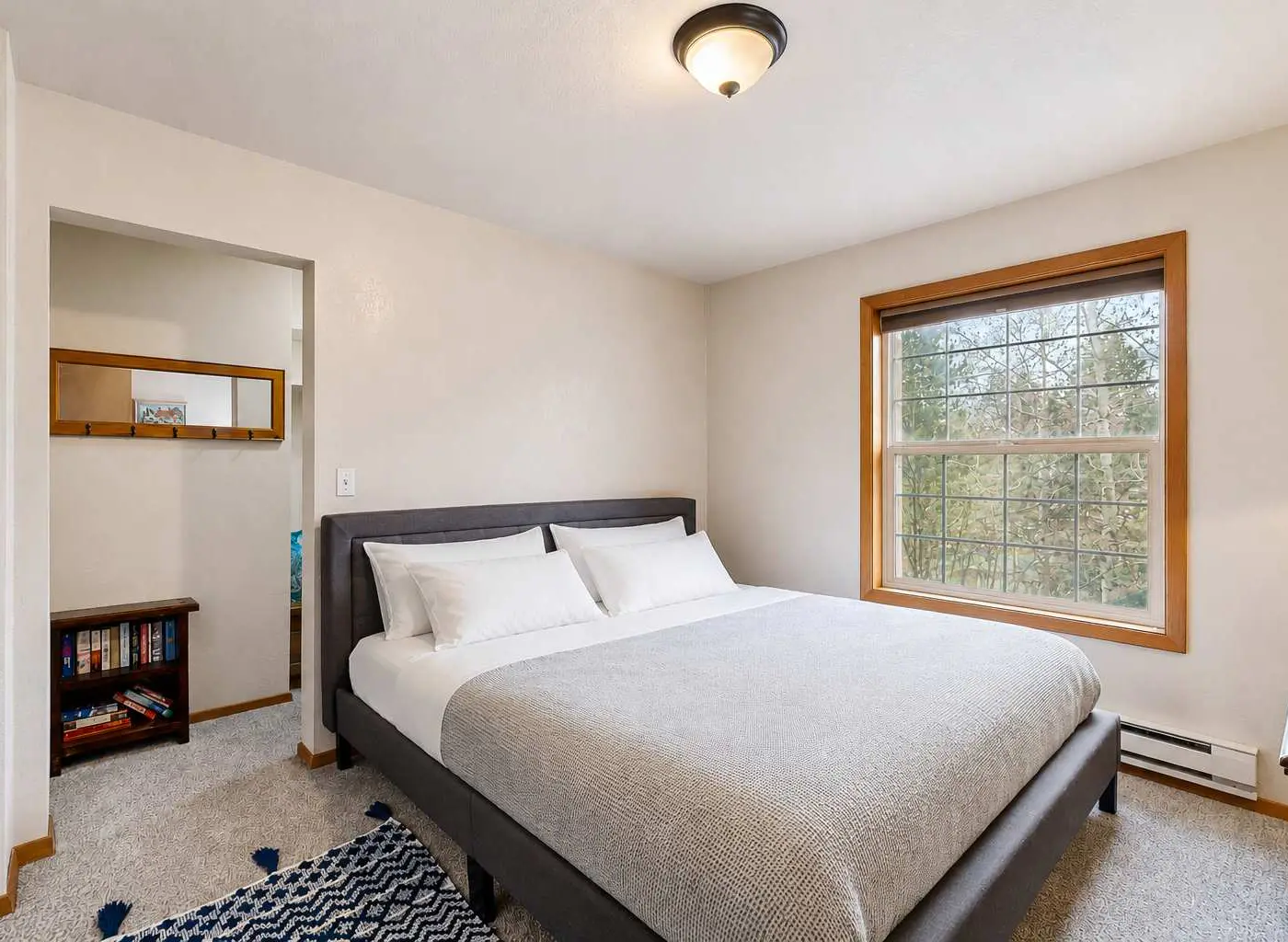 Log Cabin Retreat | Hot Tub, Fire Pit & Near Lake