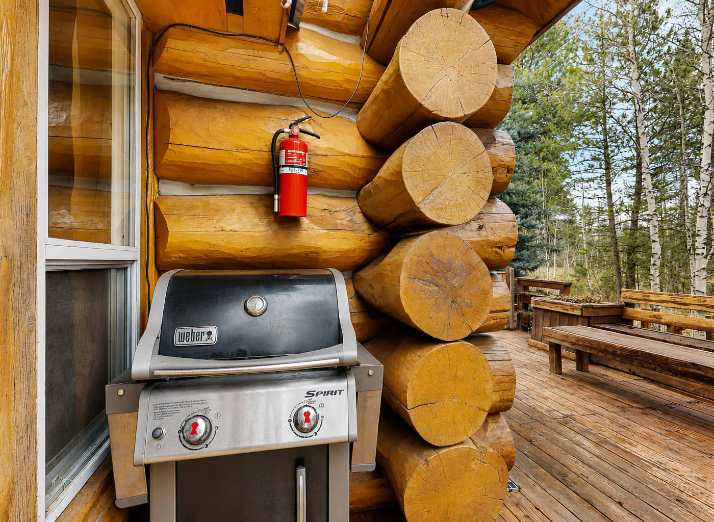 Log Cabin Retreat | Hot Tub, Fire Pit & Near Lake