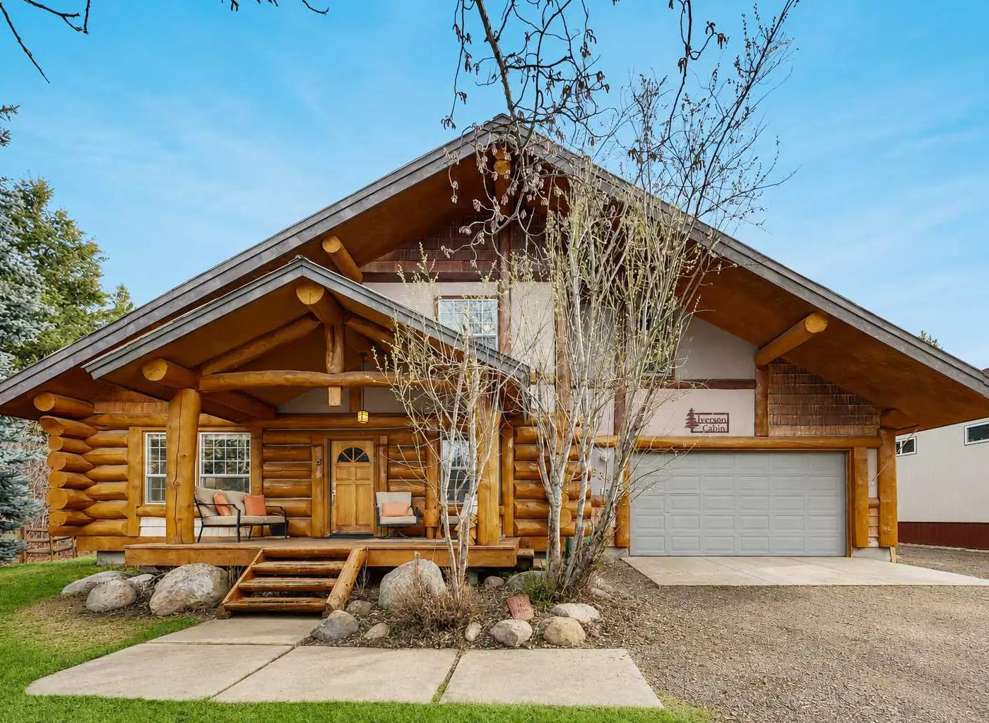 Log Cabin Retreat | Hot Tub, Fire Pit & Near Lake