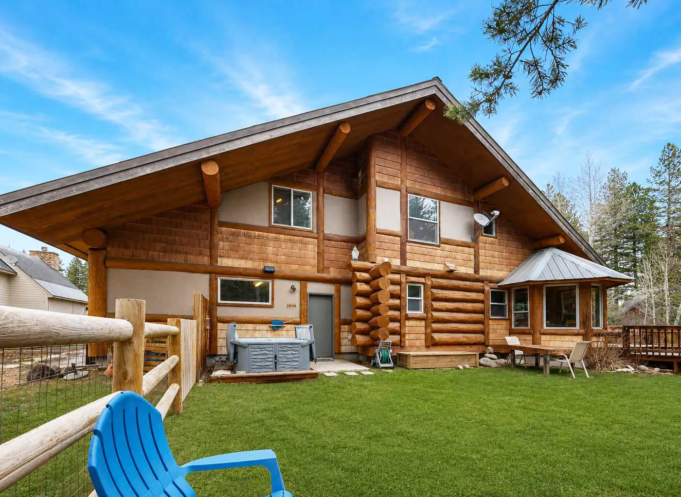 Log Cabin Retreat | Hot Tub, Fire Pit & Near Lake