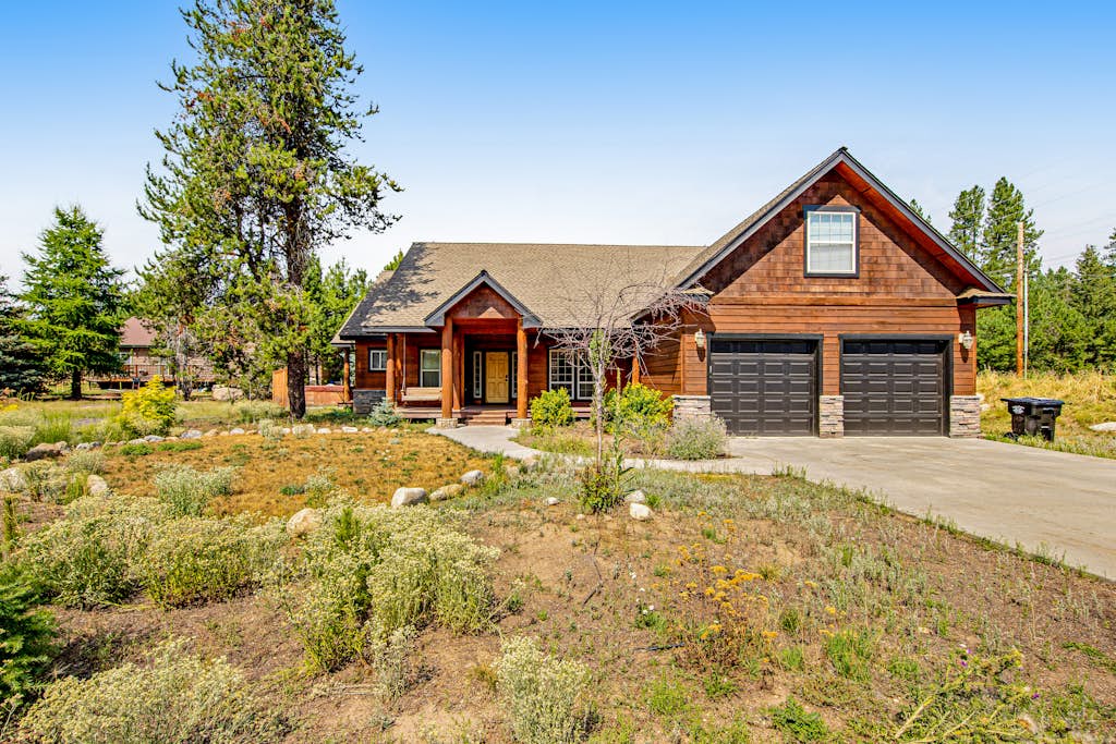 McCall Family Cabin, Fire Pit, Game Room & Hot Tub
