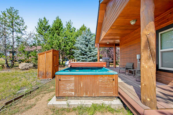 Spacious McCall Escape | Hot Tub & Fire Pit