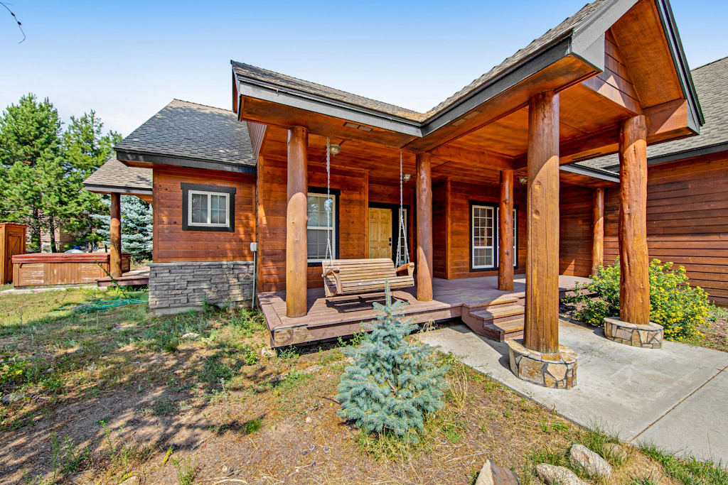 Spacious McCall Escape | Hot Tub & Fire Pit