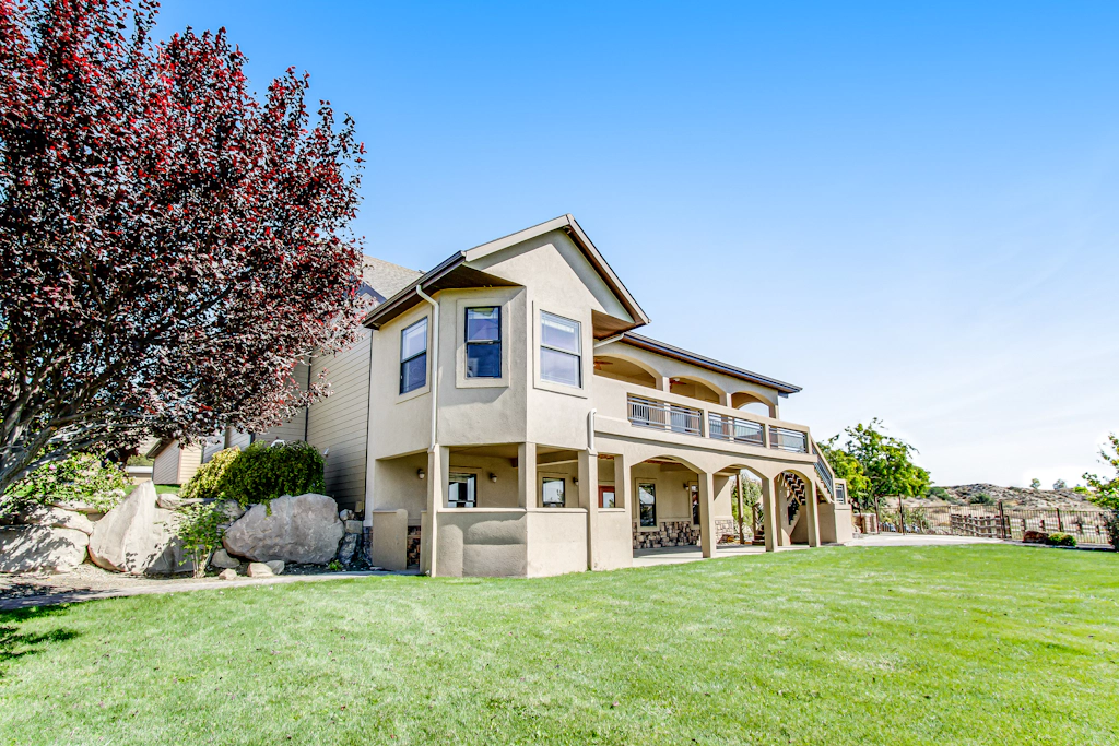 Kerry Hill Manor, Vineyard Estate & Views