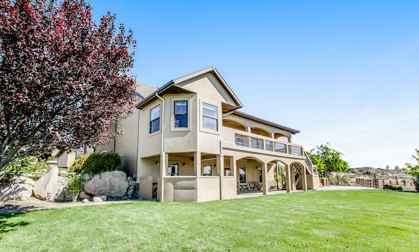 Kerry Hill Manor, Vineyard Estate & Views