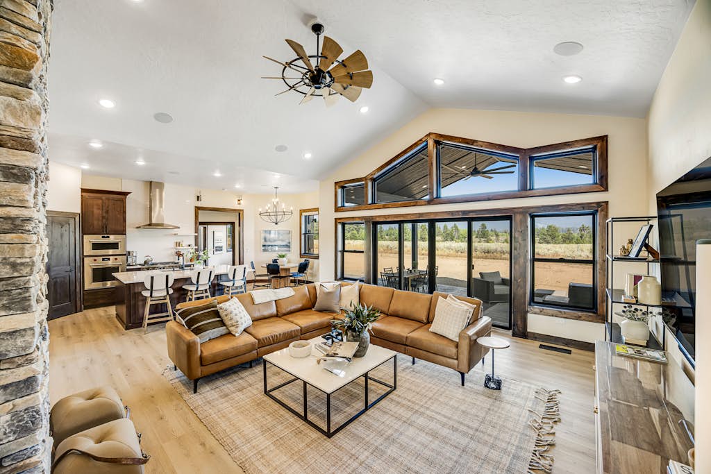 Modern Retreat with Hot Tub | Walk to Lake