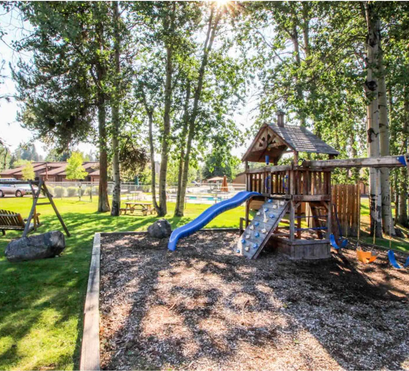 Cozy McCall Townhome | Pool + Gym + Walk to Lake