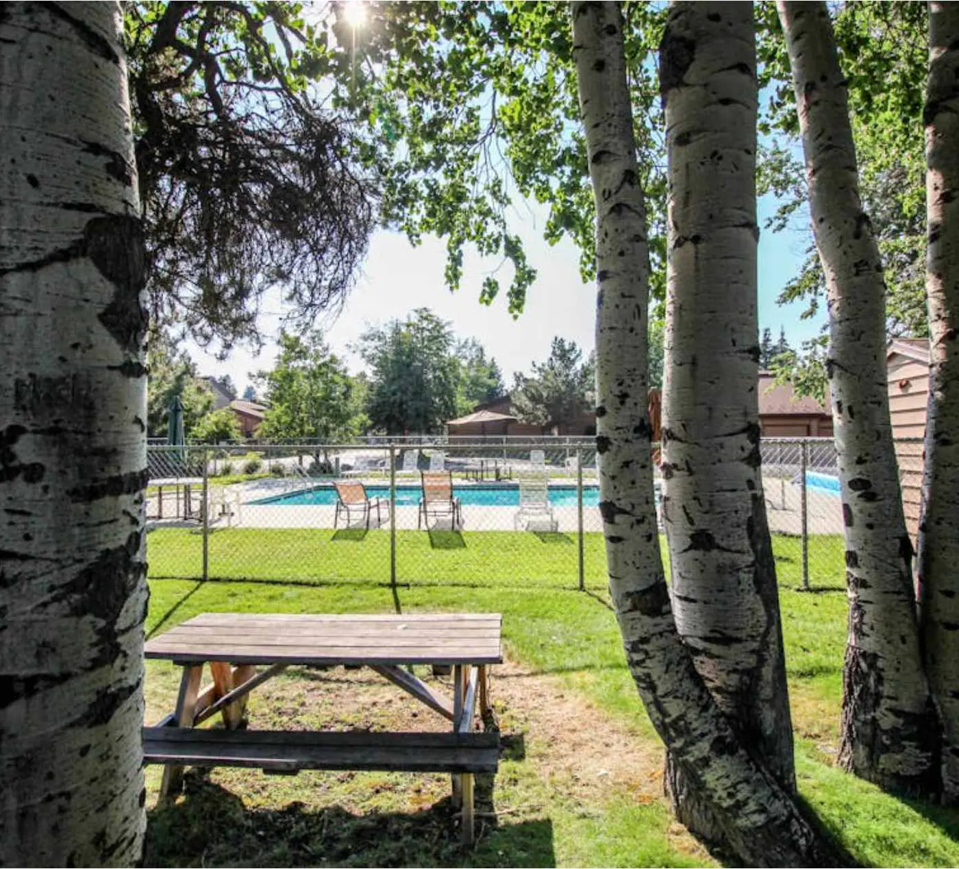 Cozy McCall Townhome | Pool + Gym + Walk to Lake
