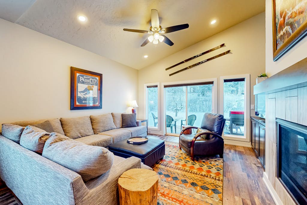 Rustic-Modern Home Near Golf & Skiing