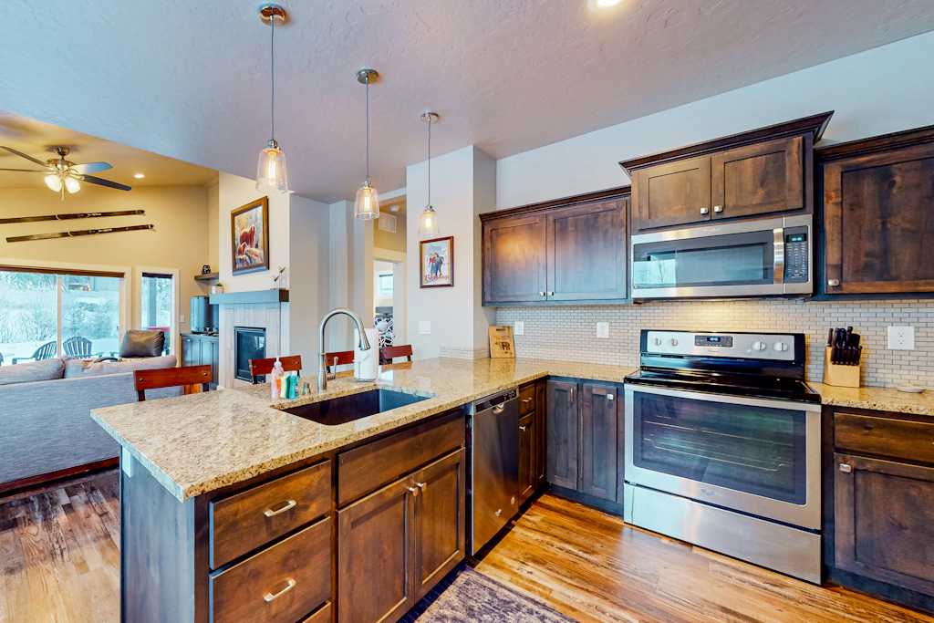 Rustic-Modern Home Near Golf & Skiing