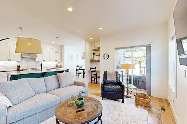 Boise Escape | Hot Tub, Deck & Central AC