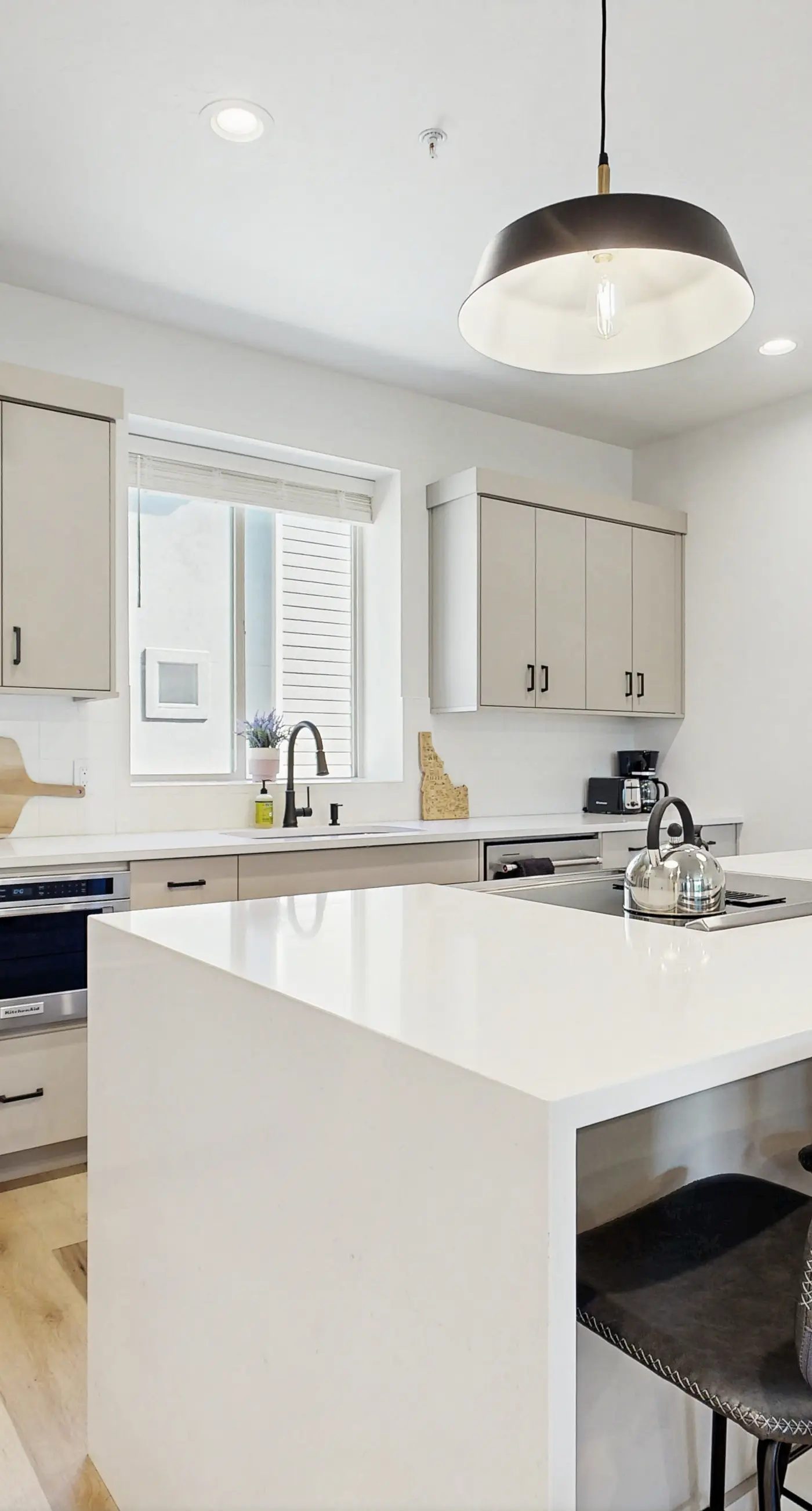 Modern Townhouse, Centrally Located Near BSU