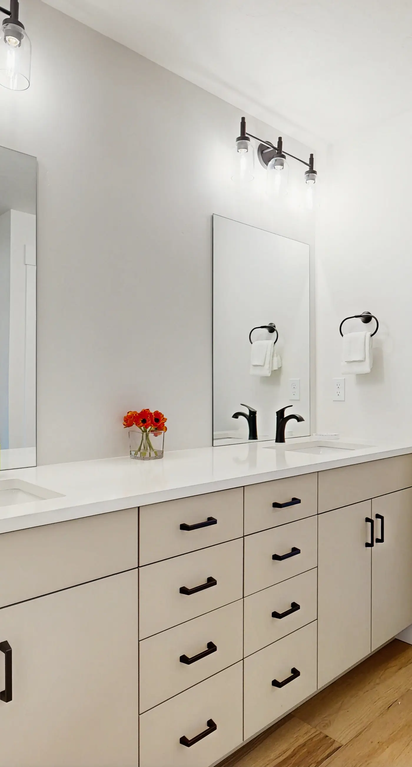 Modern Townhouse, Centrally Located Near BSU