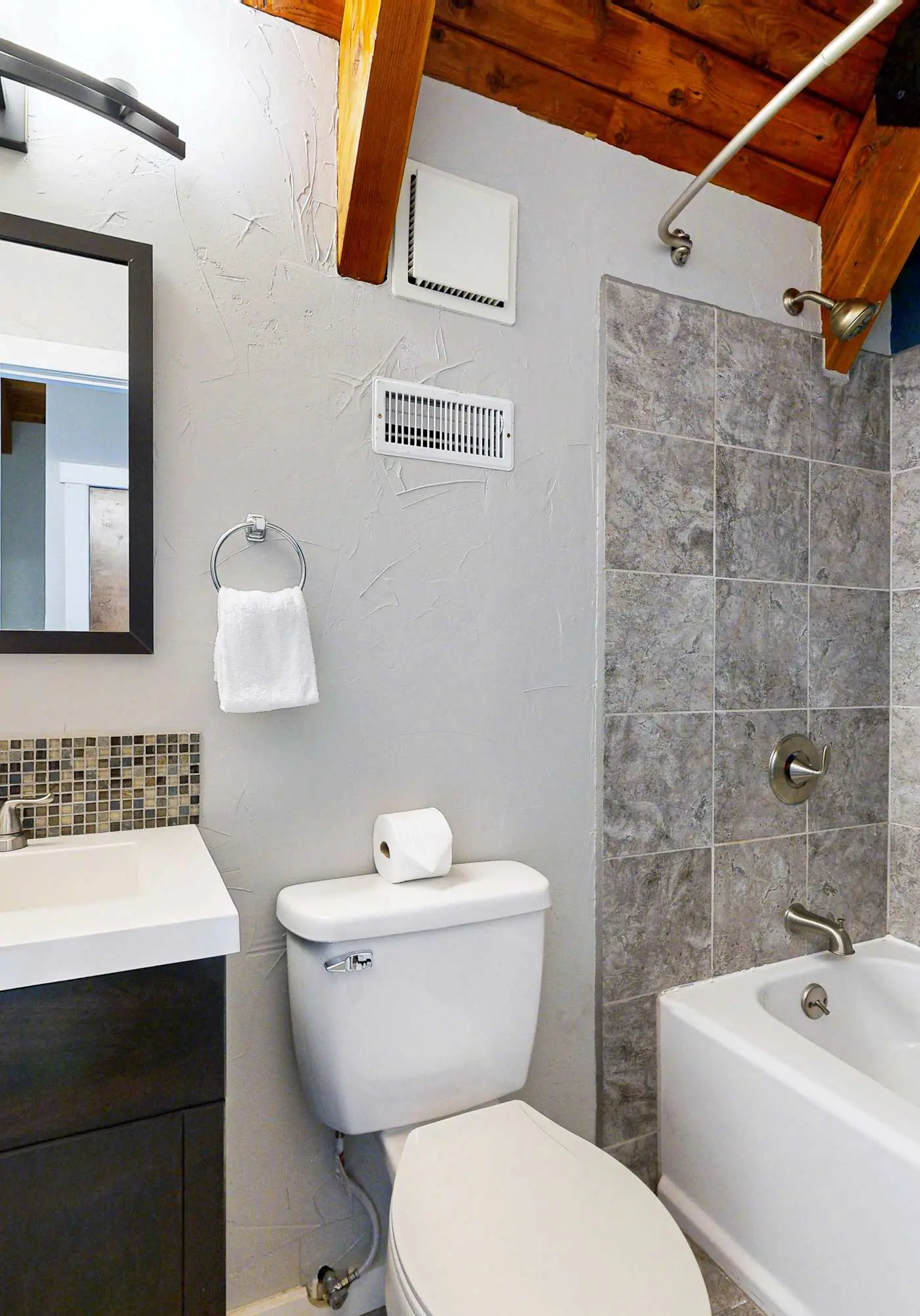 McCall Cabin, Hot Tub, AC, Walk To Beach 