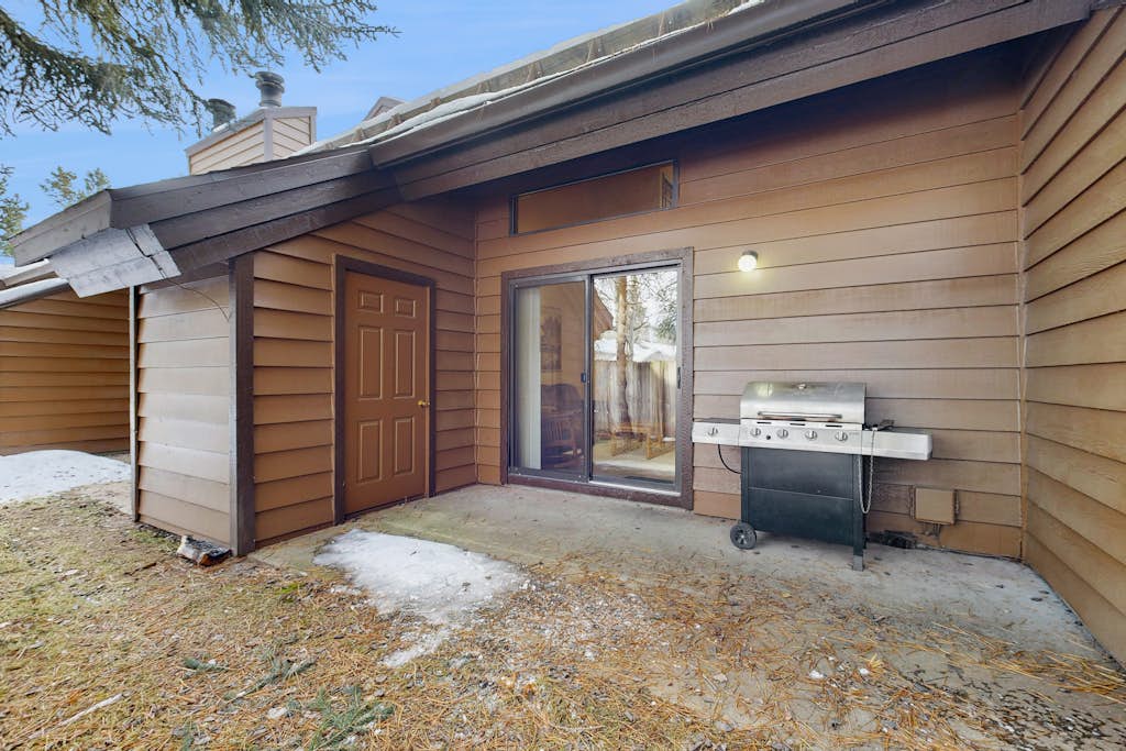 Cozy Condo Near Lake | Pool, Jetted Tub & Patio