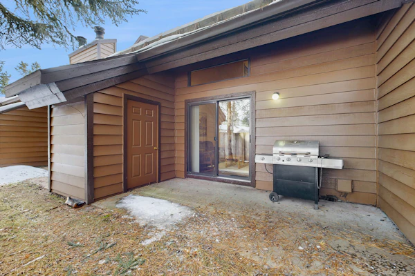 Cozy Condo Near Lake | Pool, Jetted Tub & Patio