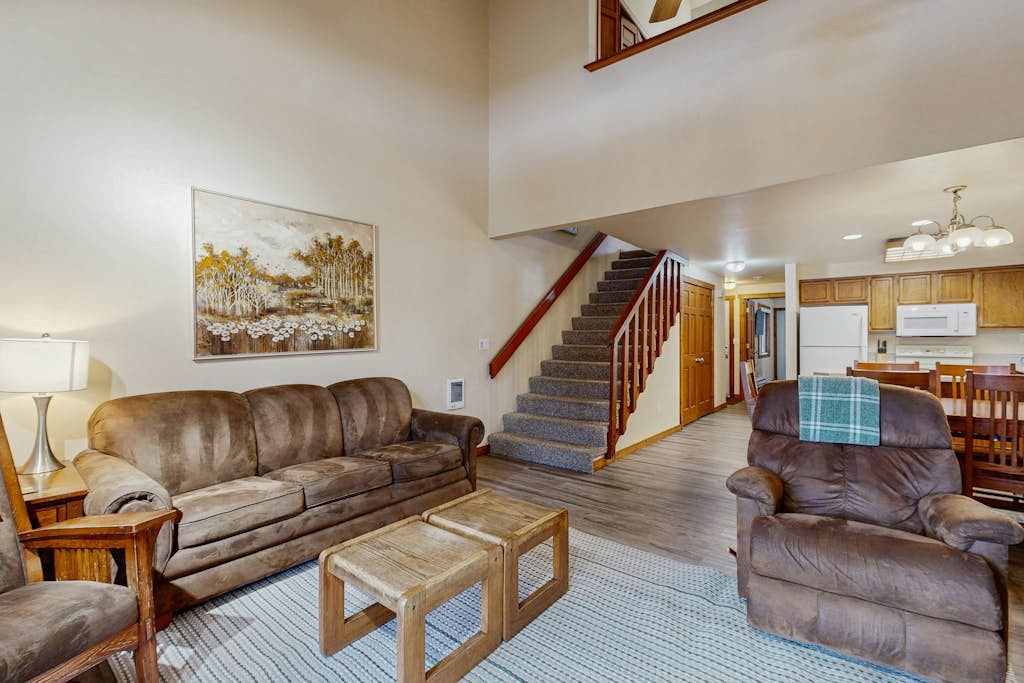 Cozy Condo Near Lake | Pool, Jetted Tub & Patio