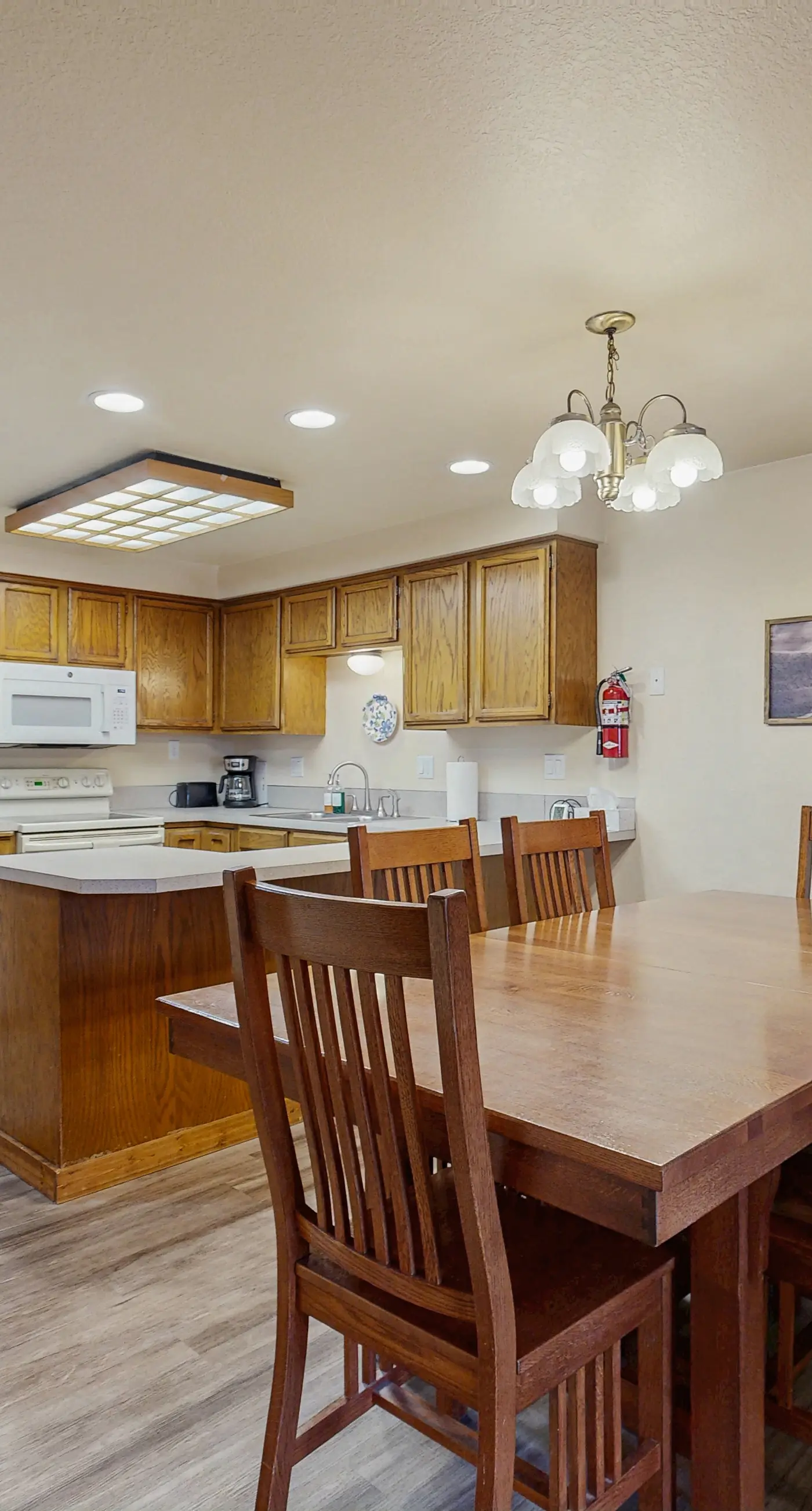 Cozy Condo Near Lake | Pool, Jetted Tub & Patio