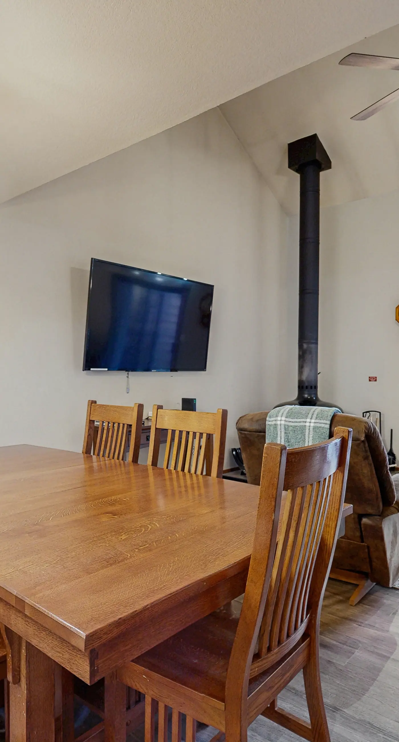 Cozy Condo Near Lake | Pool, Jetted Tub & Patio