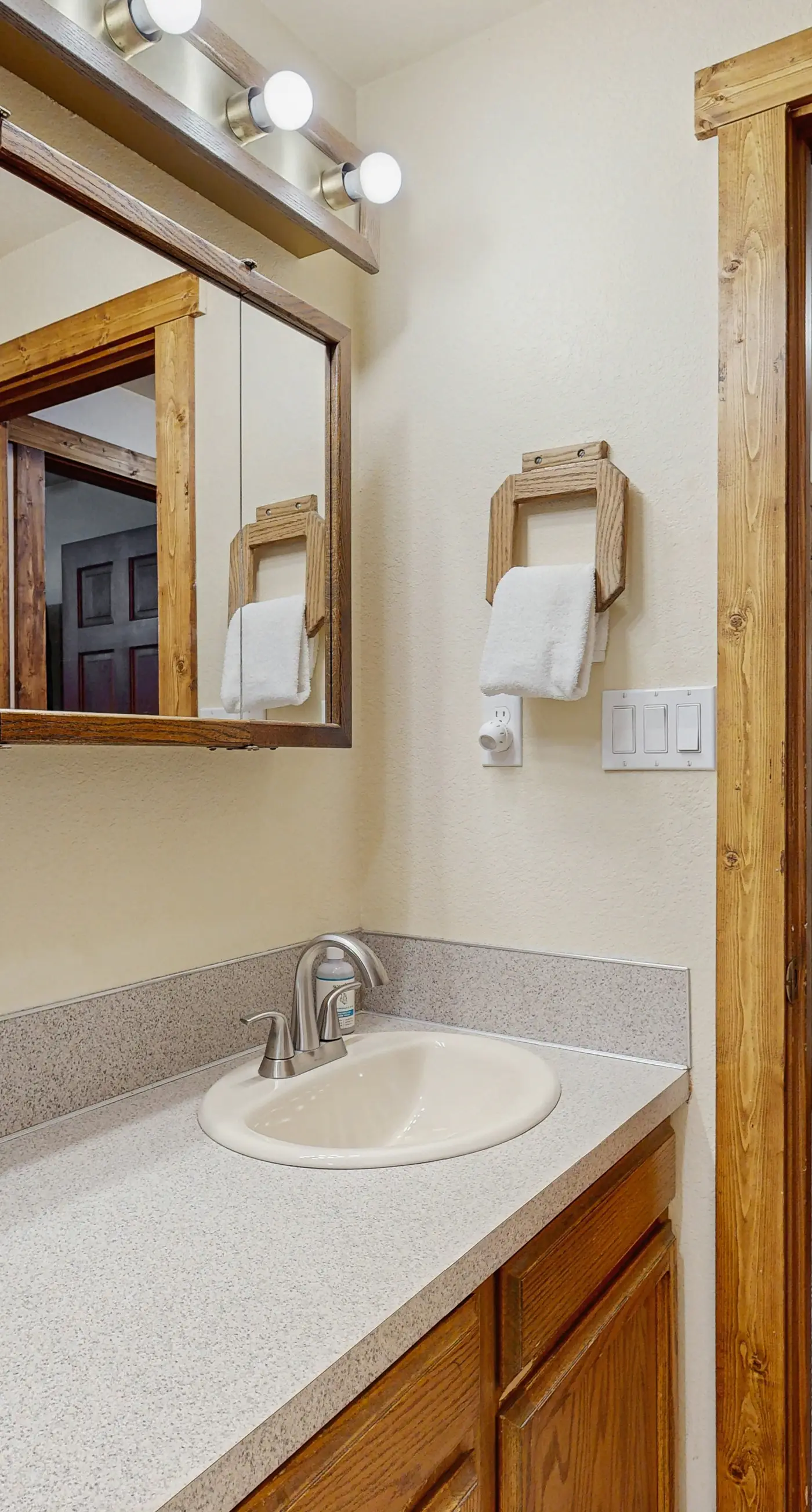 Cozy Condo Near Lake | Pool, Jetted Tub & Patio