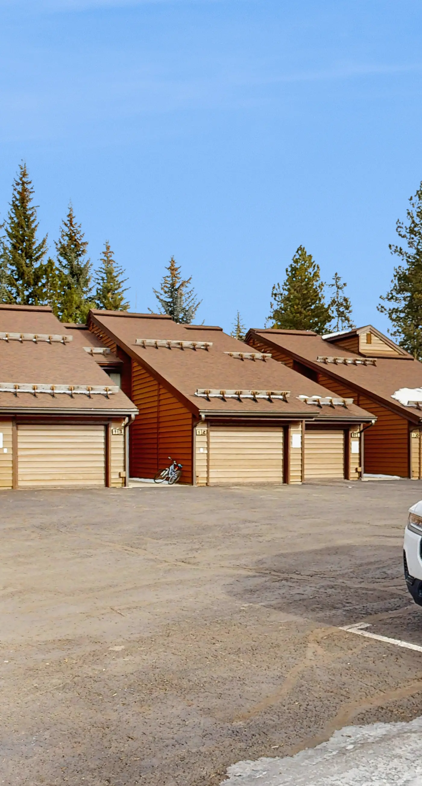 Cozy Condo Near Lake | Pool, Jetted Tub & Patio