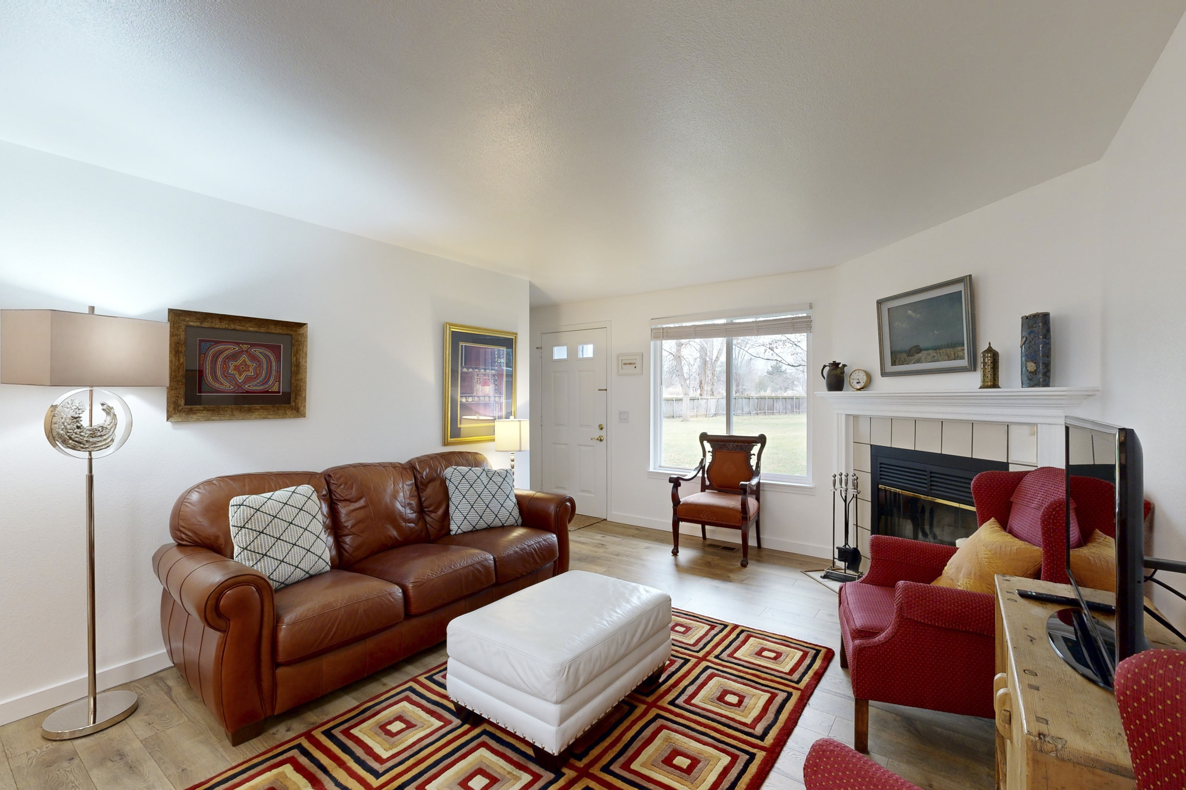 Private Townhome - Mountain Views & 2 Baths