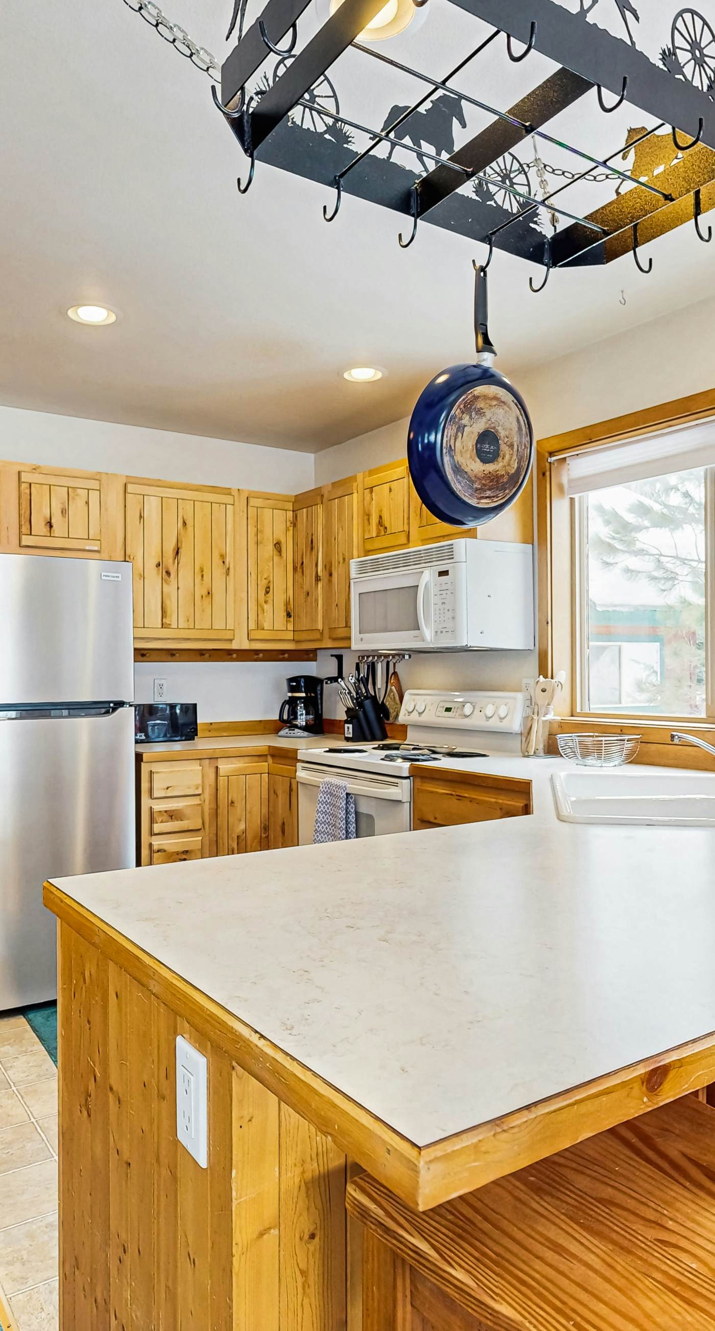 Spring Mountain Condo: Pool, Gym & Slopes