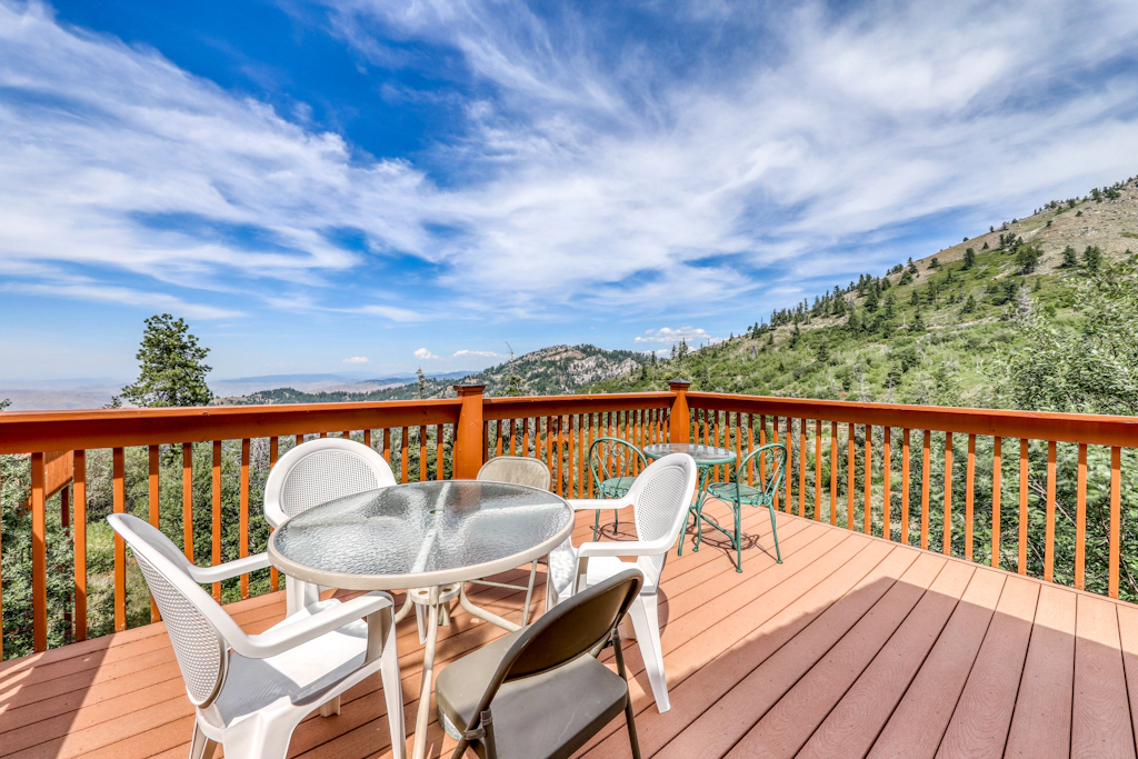 Ski-In Out Retreat - Trailhead & Mountain Views