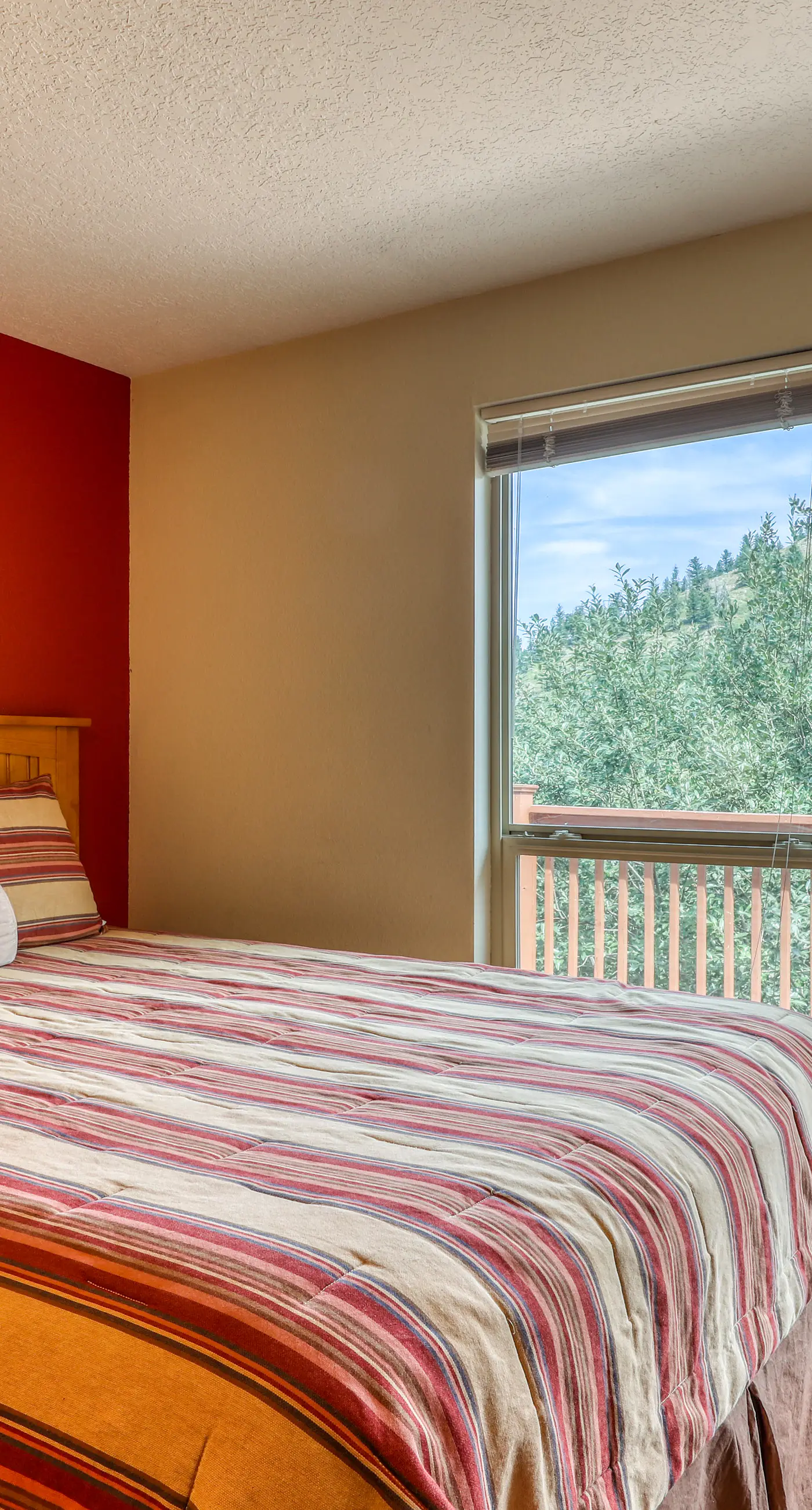 Ski-In/Out Retreat - Trailhead & Mountain Views