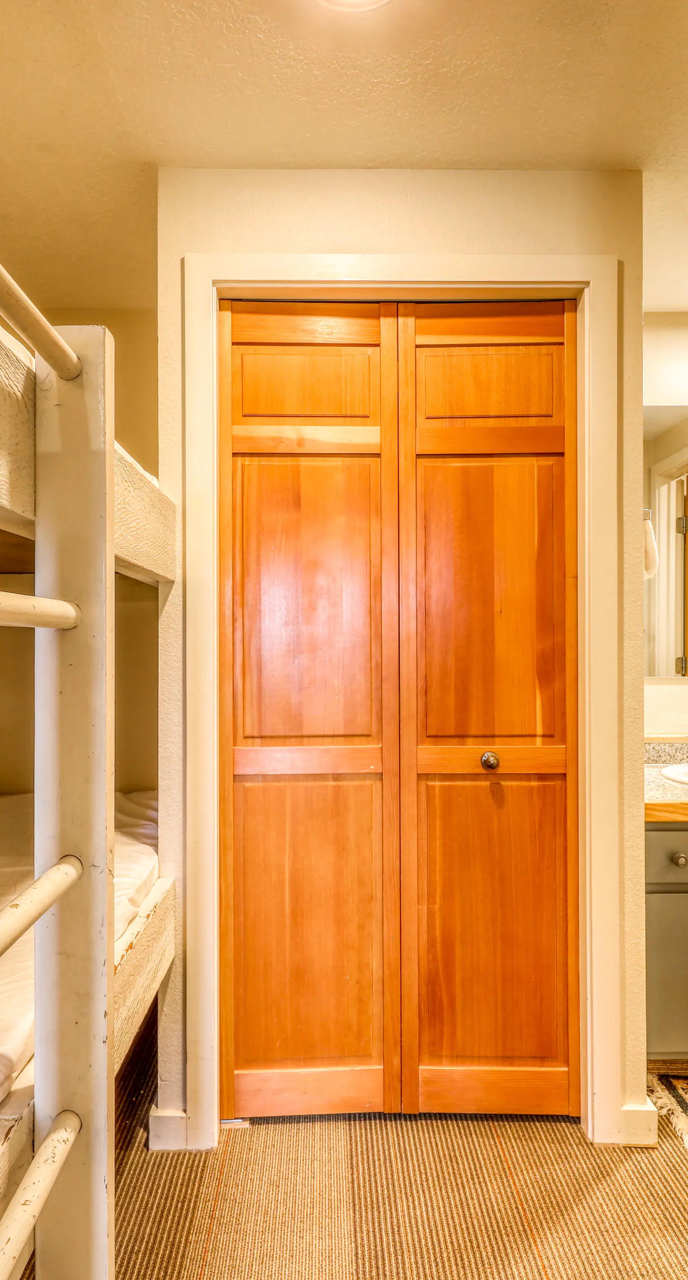 Ski-In/Out Retreat - Trailhead & Mountain Views