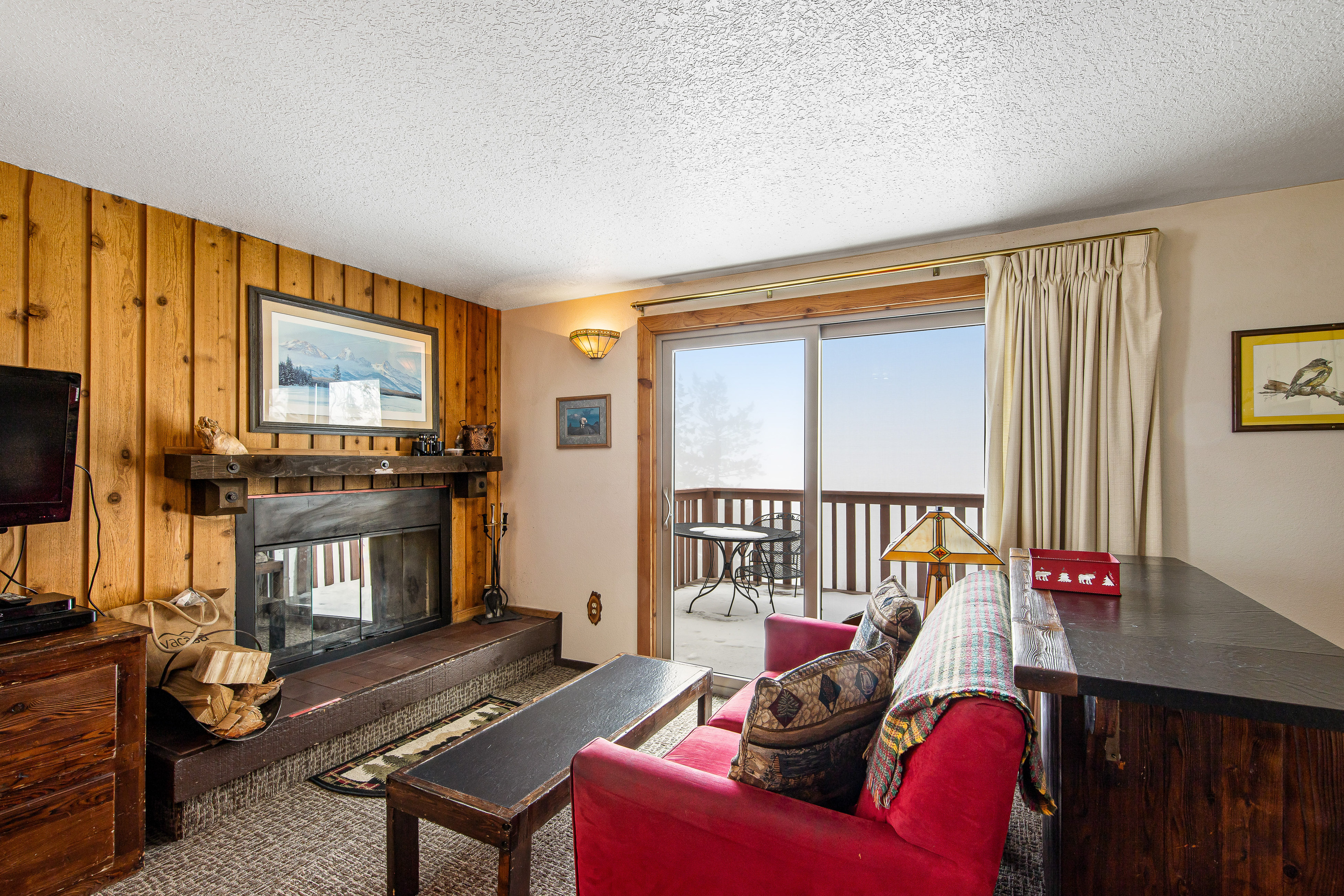 Mountain Condo: Ski Access & Sunset Deck