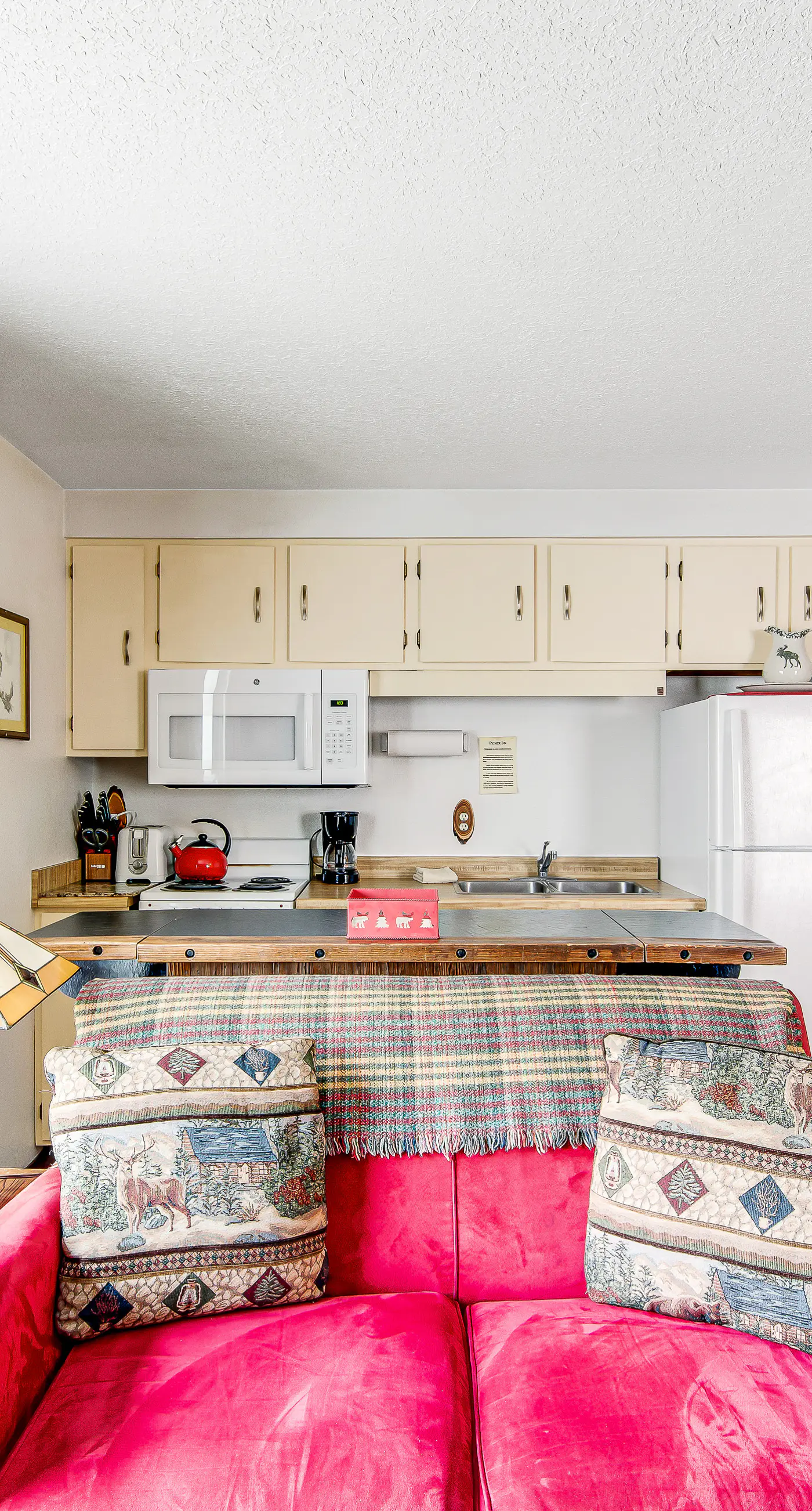 Mountain Condo: Ski Access & Sunset Deck