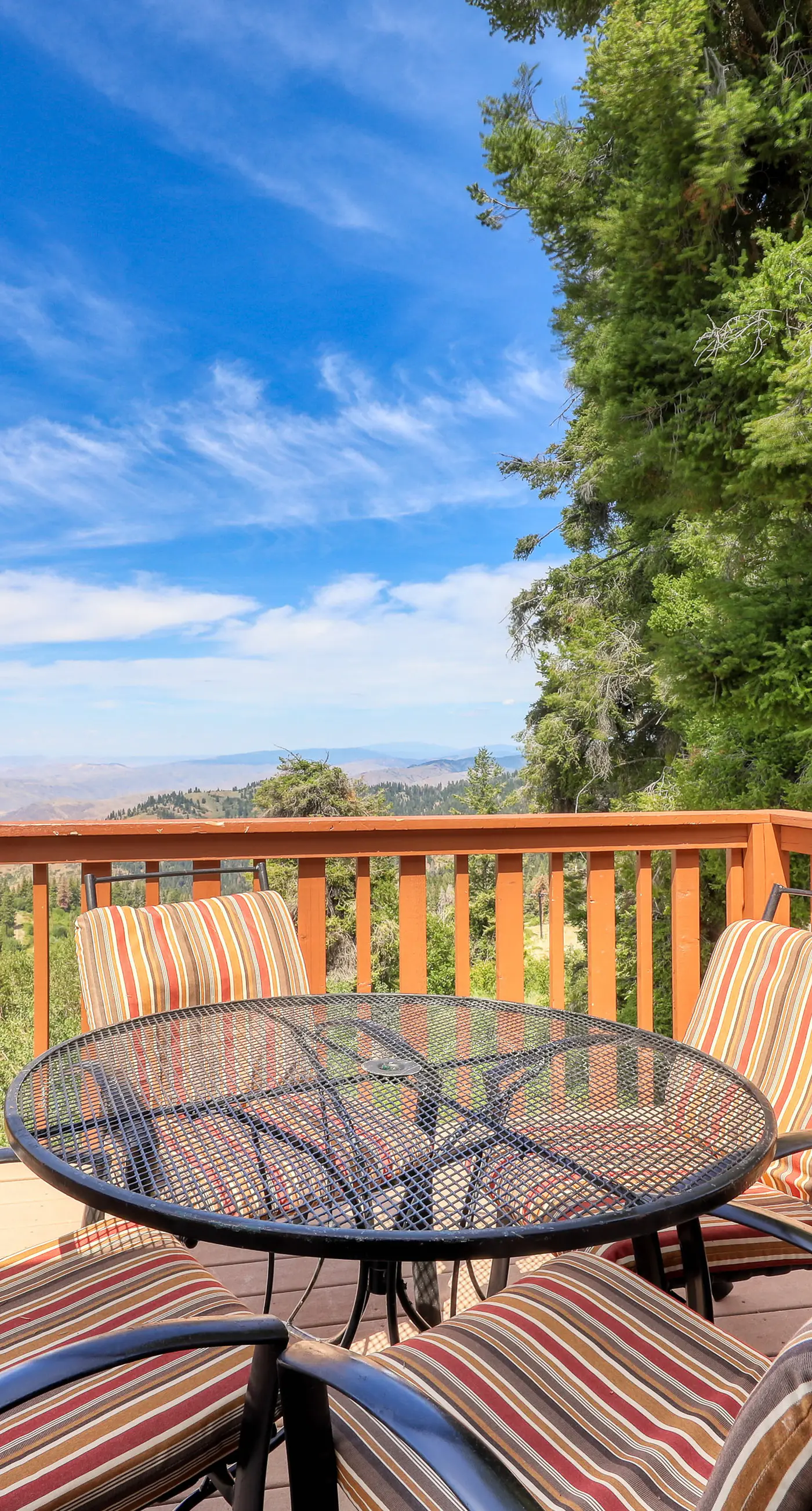 Mountain Condo: Ski Access & Sunset Deck