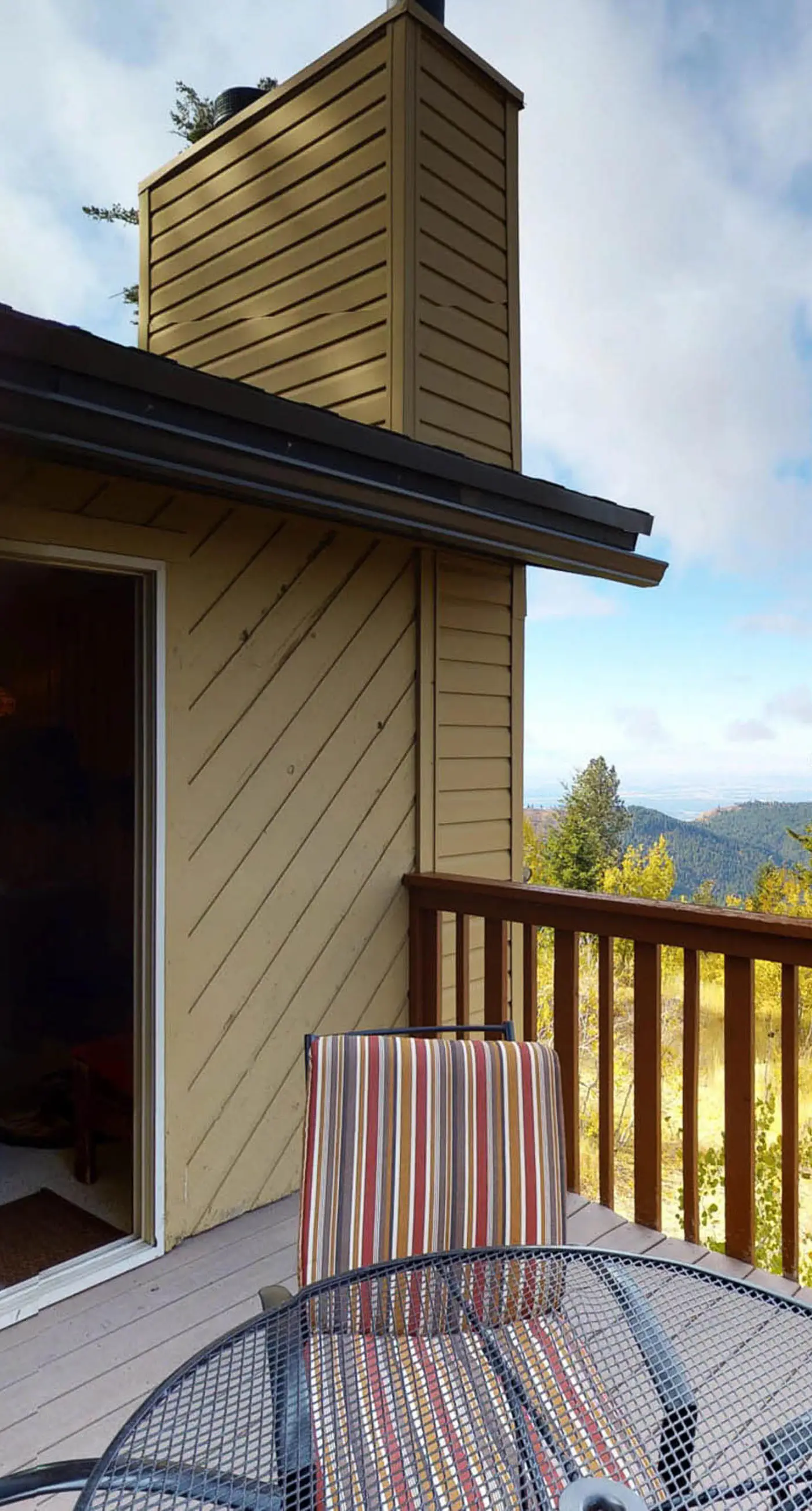 Mountain Condo: Ski Access & Sunset Deck
