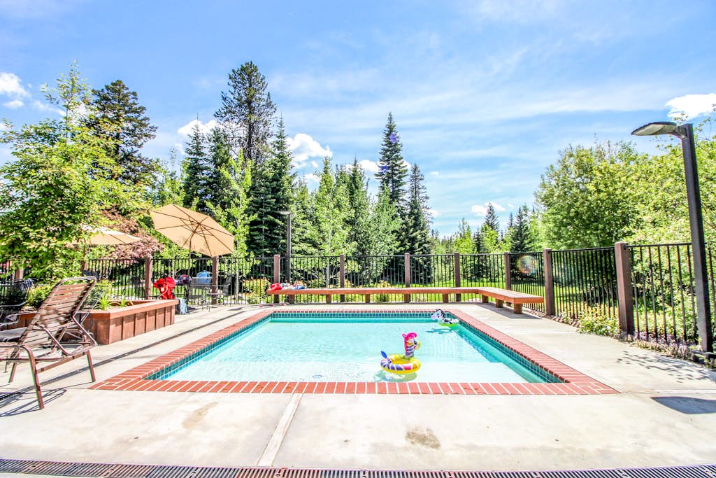 Rustic Retreat Near Lake & Golf Course