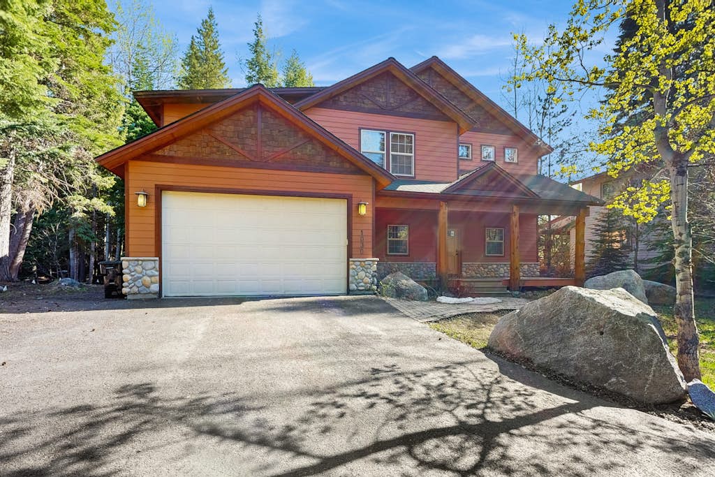 Rustic Retreat Near Lake & Golf Course