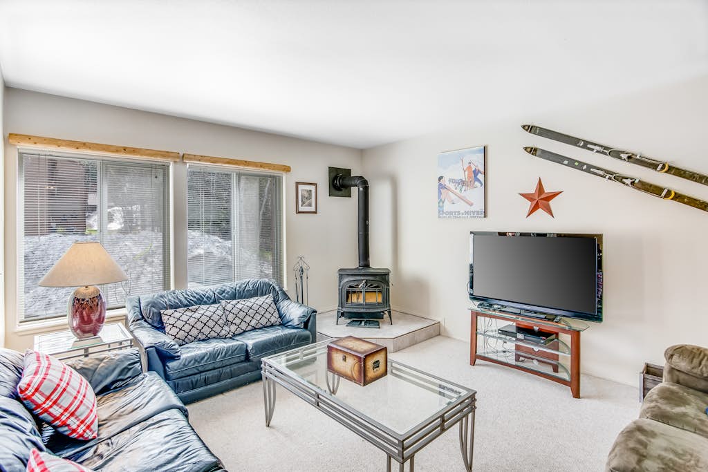 Central McCall Condo | Pool, Hot Tub & Fireplace