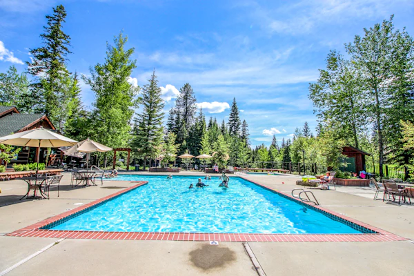 Spacious Mountain Retreat with Sauna, Hot Tub & Pool