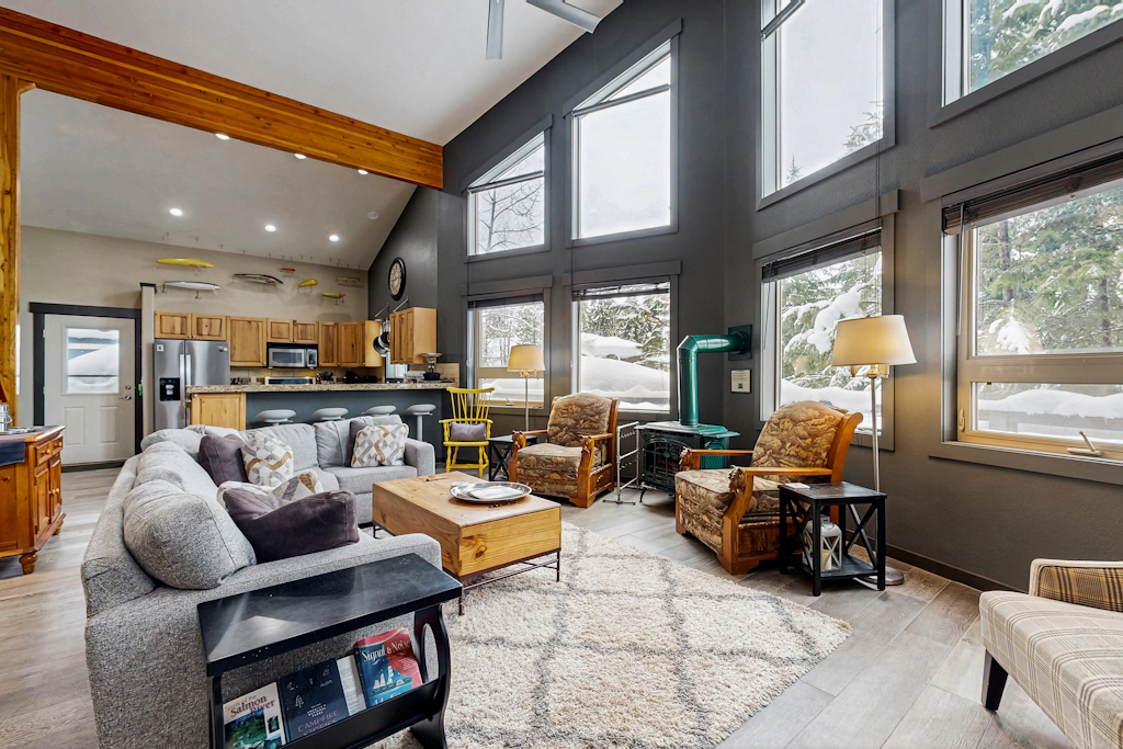 4BR McCall Cabin | Loft, AC, Large Deck, Hot Tub