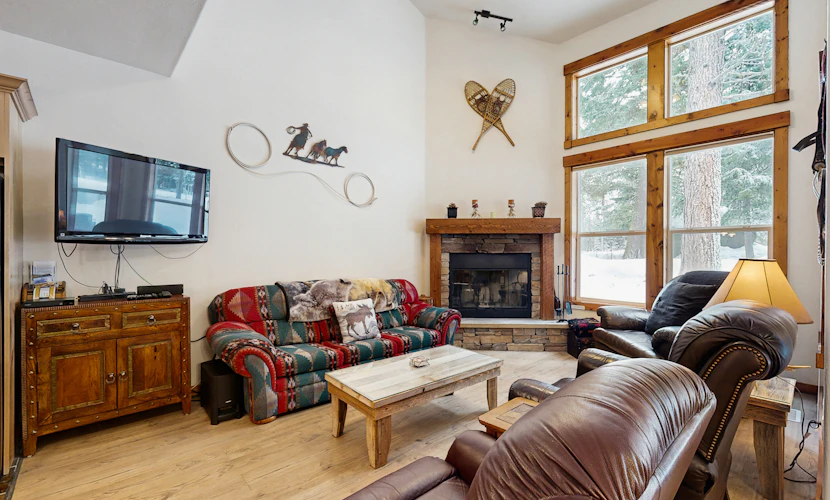 Golfer's Haven: Pool, Fitness & Beach Access