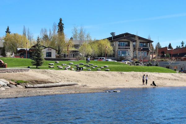 Golfer's Haven: Pool, Fitness & Beach Access