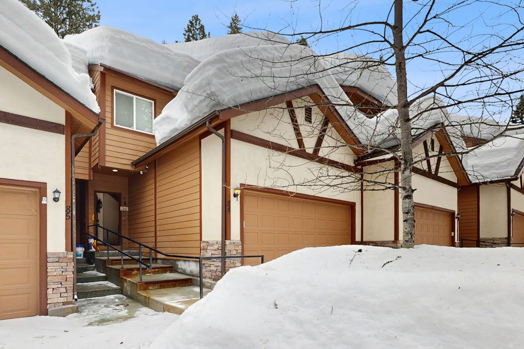 Golfer's Haven: Pool, Fitness & Beach Access