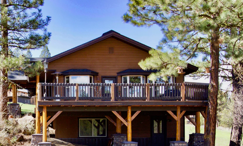 New Meadows Cabin Game Room, Pool & Deck